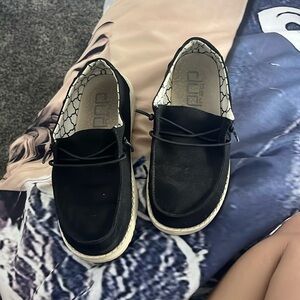 Hey Dudes Youth size 1 black